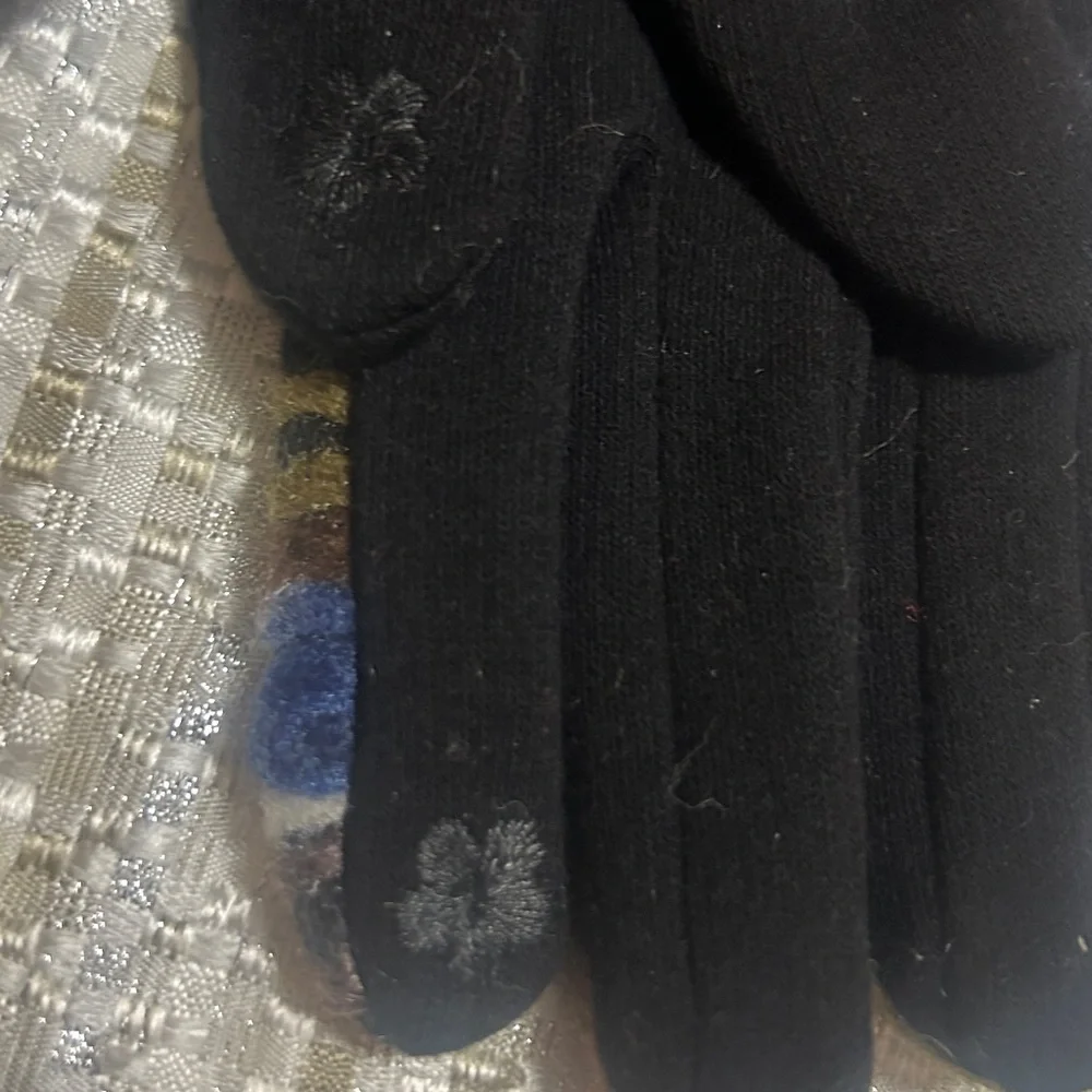 NWT Yarn Swirl Embroidered Texting Gloves S/M OS